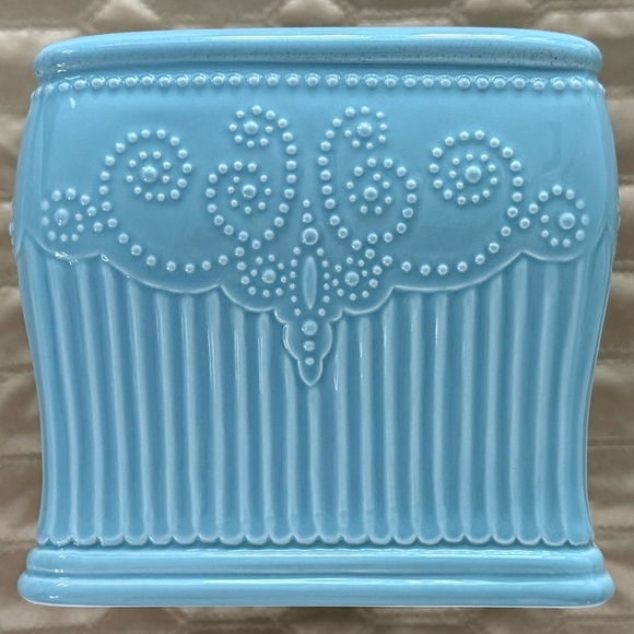 Lenox American by Design French Perle Groove Sq. Ceramic Tissue Holder- Ice Blue - Picture 5 of 10